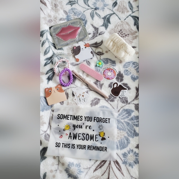 Bow Quilted Cream Cosmetic Bags Set - Picture 2 of 3